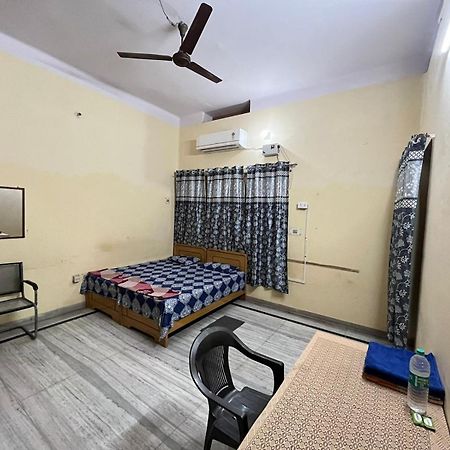 Vishwa Deva Homestay Varanasi Eksteriør billede