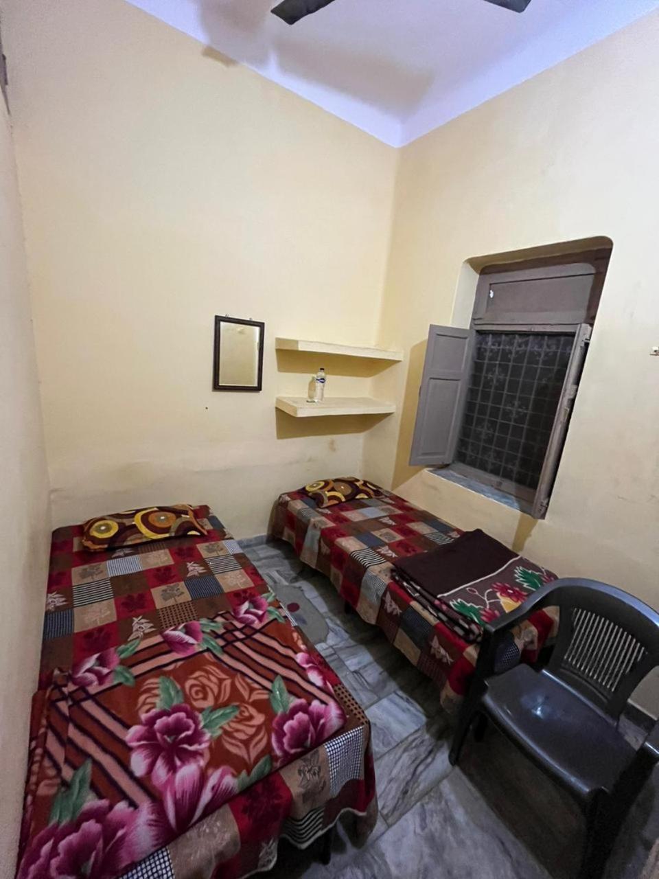 Vishwa Deva Homestay Varanasi Eksteriør billede