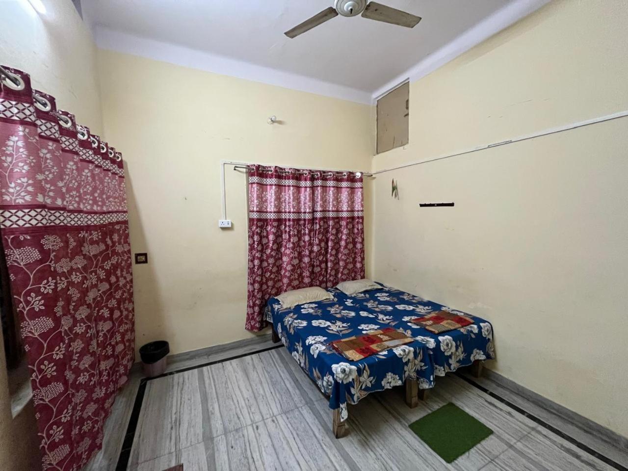 Vishwa Deva Homestay Varanasi Eksteriør billede