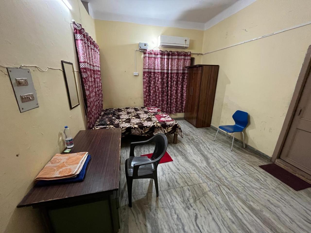 Vishwa Deva Homestay Varanasi Eksteriør billede