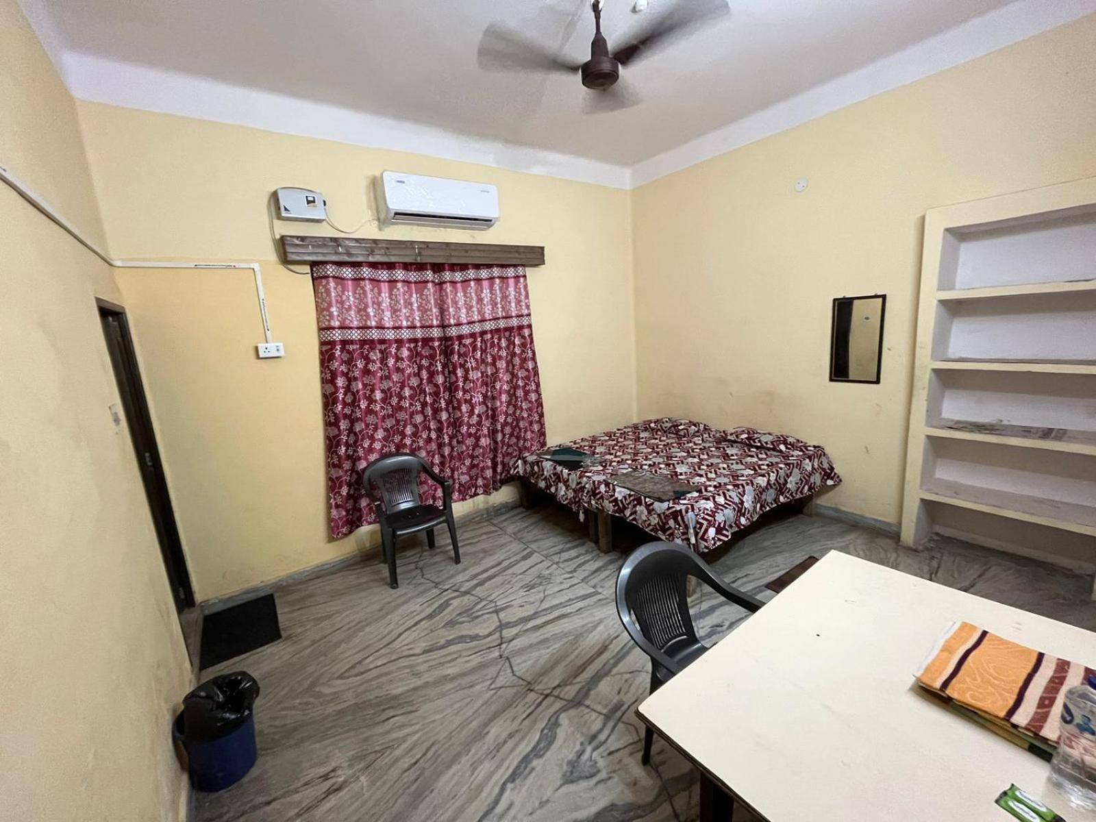 Vishwa Deva Homestay Varanasi Eksteriør billede