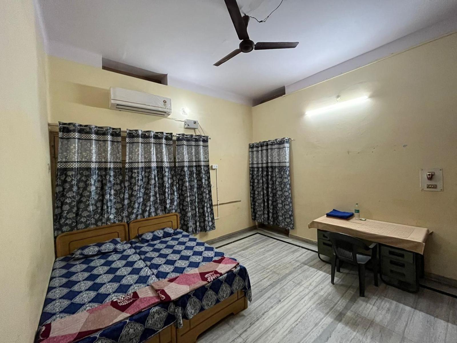 Vishwa Deva Homestay Varanasi Eksteriør billede