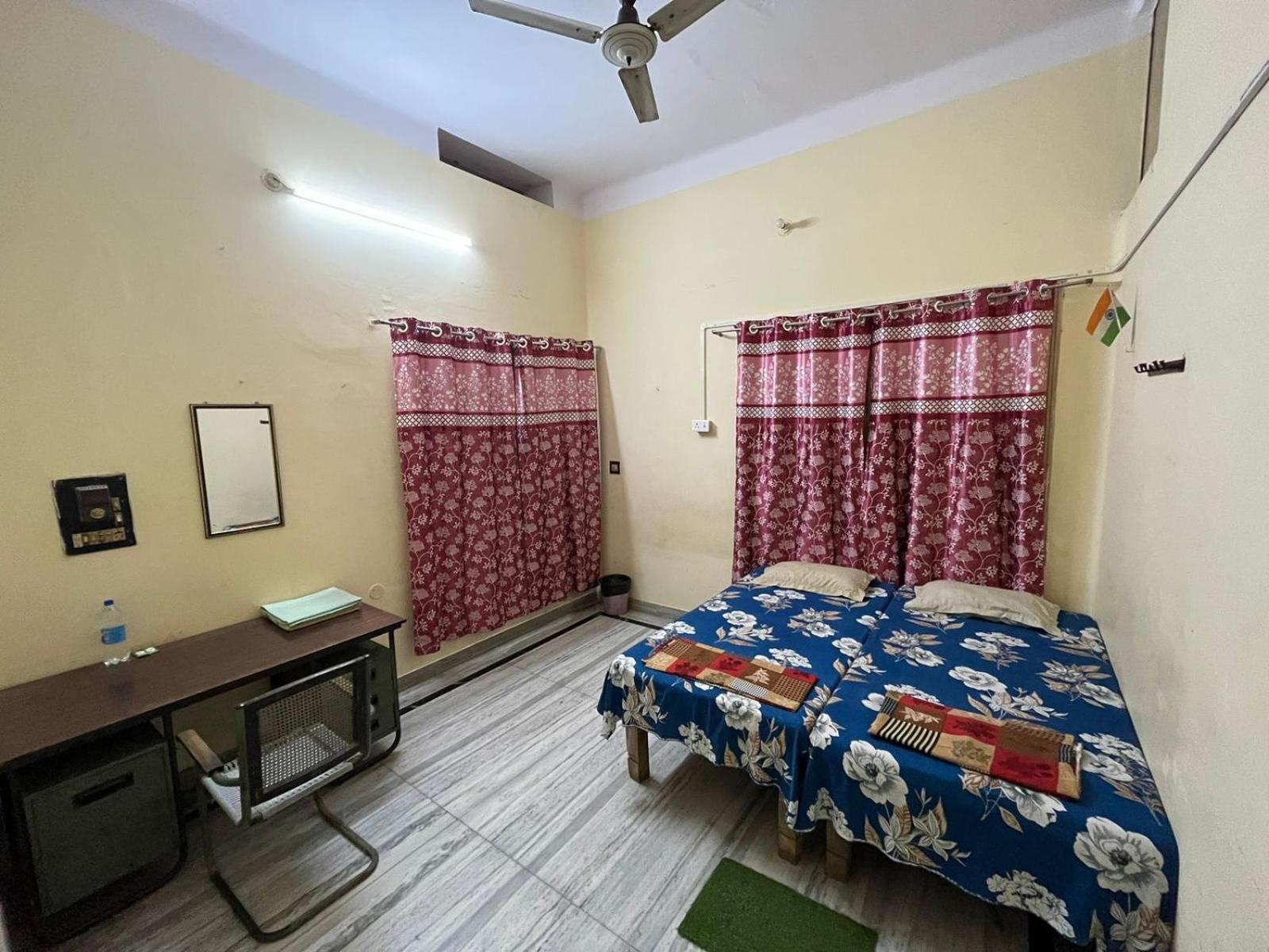Vishwa Deva Homestay Varanasi Eksteriør billede