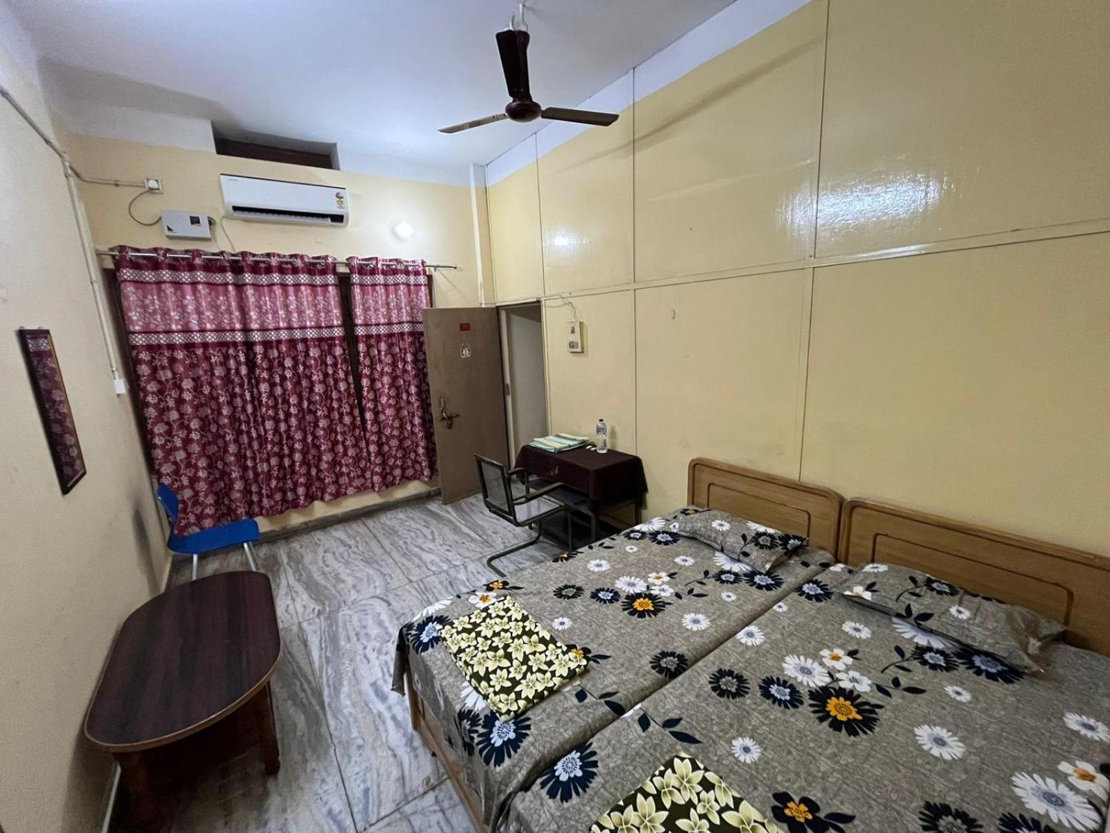 Vishwa Deva Homestay Varanasi Eksteriør billede